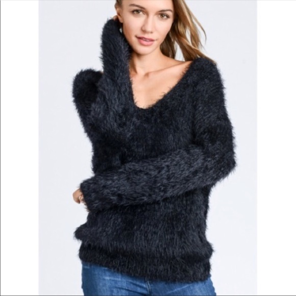 Sweaters - Low Twist Fuzzy Knotted Sweater Top 😍🖤